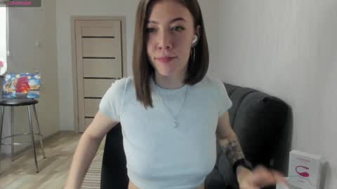 Snapshot of oops_britney chatting on 01/17/25, 04:15 Britney online show from 01/17/25, 04:15