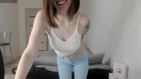 Snapshot of oops_britney chatting on 02/01/25, 06:00 Britney online show from 02/01/25, 06:00