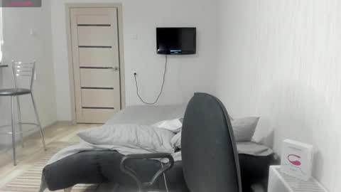 Snapshot of oops_britney chatting on 02/01/25, 09:00 Britney online show from 02/01/25, 09:00