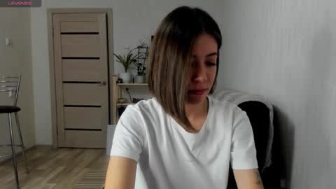 Snapshot of oops_britney chatting on 09/12/25, 06:19 Britney online show from 09/12/25, 06:19