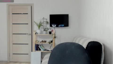 Snapshot of oops_britney chatting on 09/18/25, 07:05 Britney online show from 09/18/25, 07:05