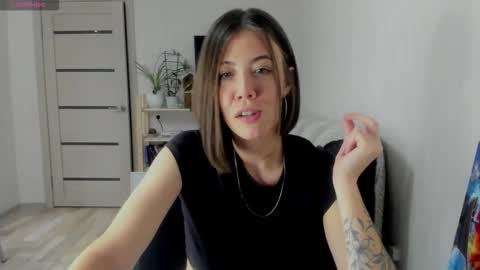 Snapshot of oops_britney chatting on 09/29/25, 08:13 Britney online show from 09/29/25, 08:13