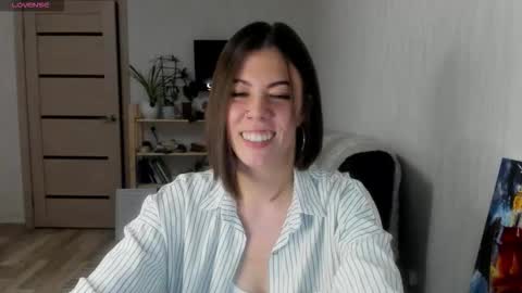 Snapshot of oops_britney chatting on 10/05/25, 07:23 Britney online show from 10/05/25, 07:23