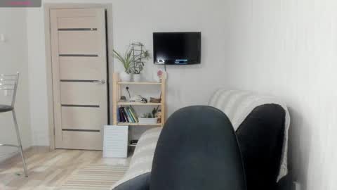 Snapshot of oops_britney chatting on 10/12/25, 06:01 Britney online show from 10/12/25, 06:01