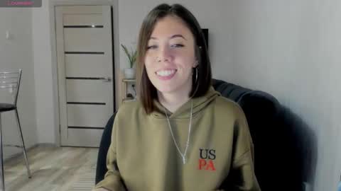 Snapshot of oops_britney chatting on 10/24/25, 04:36 Britney online show from 10/24/25, 04:36