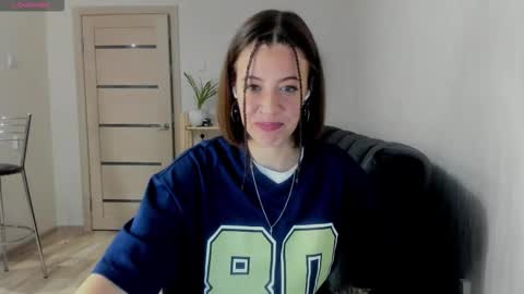 Snapshot of oops_britney chatting on 10/30/25, 08:09 Britney online show from 10/30/25, 08:09