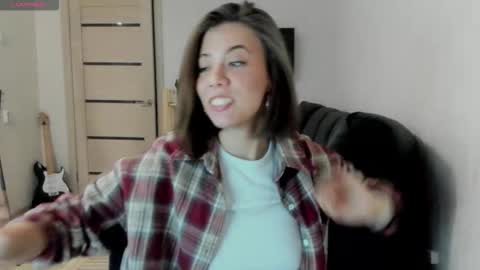 Snapshot of oops_britney chatting on 11/20/25, 06:46 Britney online show from 11/20/25, 06:46