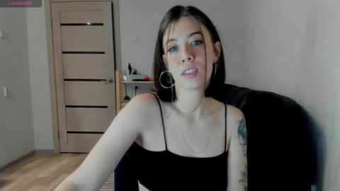 Snapshot of oops_britney chatting on 12/02/25, 12:21 Britney online show from 12/02/25, 12:21