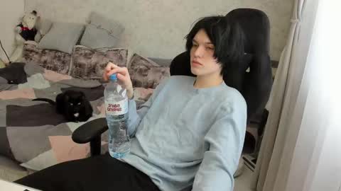 Bella and John online show from 02/06/26, 10:40