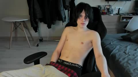 Bella and John online show from 04/05/26, 04:20