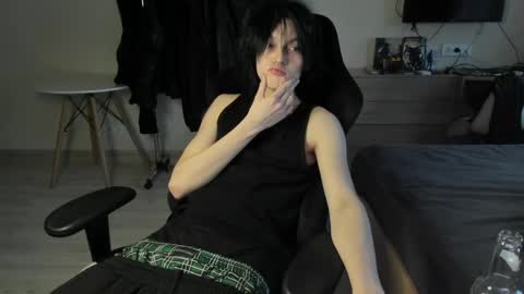 Bella and John online show from 04/23/26, 05:15