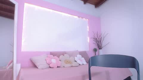 Ora Larson online show from 10/03/25, 11:51