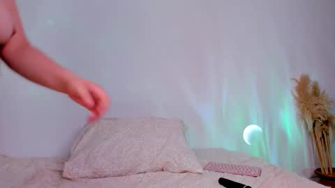 Snapshot of orchide_ chatting on 02/16/25, 03:47 Claire online show from 02/16/25, 03:47