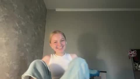 Snapshot of orethaespey chatting on 07/20/26, 04:31 Ariel online show from 07/20/26, 04:31