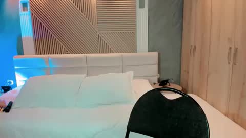 oriana savatil online show from 04/11/26, 07:45