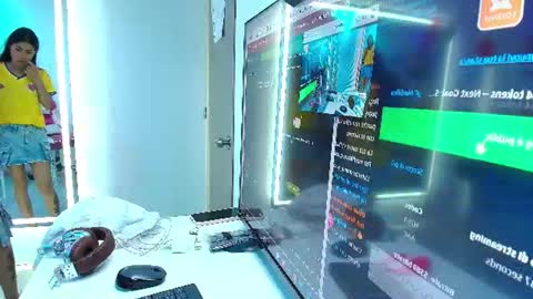 Snapshot of oriana_wood chatting on 06/27/26, 11:37 Oriana online show from 06/27/26, 11:37