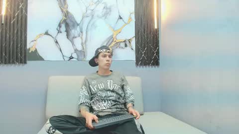 orus_241 online show from 10/17/25, 08:00