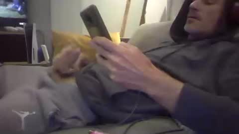 Snapshot of orwel09 chatting on 12/20/24, 01:33 orwel09 online show from 12/20/24, 01:33