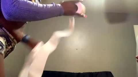 osanam04 online show from 10/19/25, 07:31