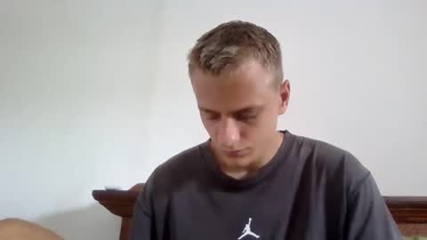 Snapshot of oscar_sssky chatting on 02/19/25, 05:27 Oscar online show from 02/19/25, 05:27