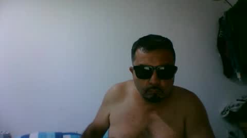 oscarjhe3512 online show from 05/10/26, 08:25