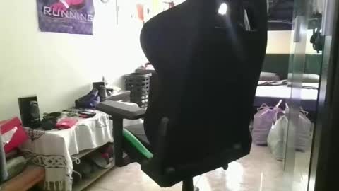 Snapshot of oshaka chatting on 05/20/26, 10:32 HappyGrower online show from 05/20/26, 10:32