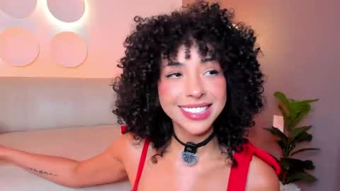 Snapshot of oshun_25 chatting on 05/05/26, 12:46 Oshun online show from 05/05/26, 12:46
