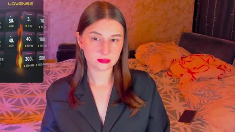 Snapshot of oskar_fucker chatting on 01/27/25, 09:34 Leliana online show from 01/27/25, 09:34