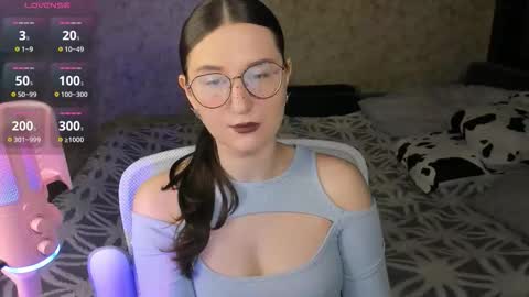 Snapshot of oskar_fucker chatting on 11/18/25, 11:36 Leliana online show from 11/18/25, 11:36