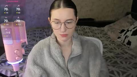 Snapshot of oskar_fucker chatting on 12/03/25, 08:29 Leliana online show from 12/03/25, 08:29