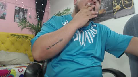 Snapshot of oso_gael chatting on 12/27/24, 05:48 Bear Gael online show from 12/27/24, 05:48