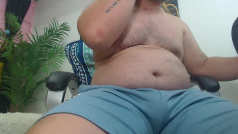 Snapshot of oso_gael chatting on 02/25/25, 08:51 Bear Gael online show from 02/25/25, 08:51