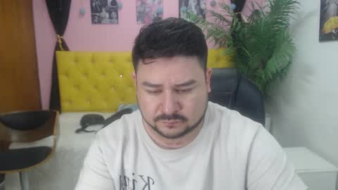 Snapshot of oso_gael chatting on 03/02/25, 05:25 Bear Gael online show from 03/02/25, 05:25