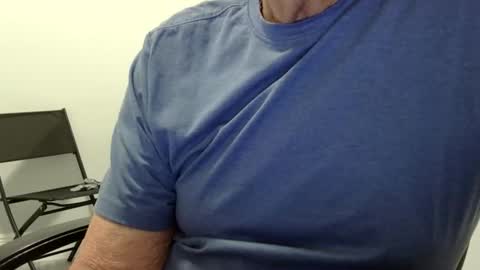 Snapshot of ossibottom chatting on 05/04/26, 02:29 Ossi online show from 05/04/26, 02:29