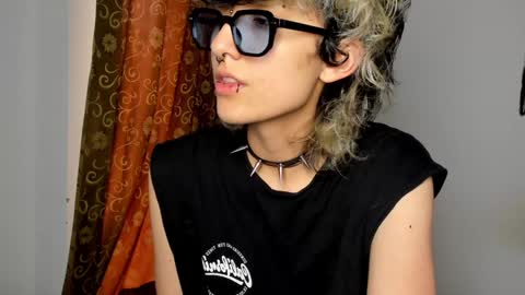 Snapshot of ottoyan_ chatting on 12/13/24, 06:59 Otto 3 online show from 12/13/24, 06:59