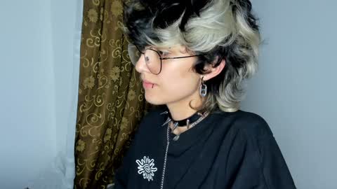 Snapshot of ottoyan_ chatting on 12/17/24, 06:02 Otto 3 online show from 12/17/24, 06:02
