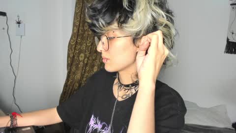 Snapshot of ottoyan_ chatting on 12/18/24, 12:54 Otto 3 online show from 12/18/24, 12:54