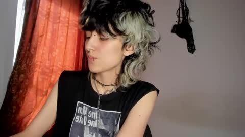 Snapshot of ottoyan_ chatting on 02/05/25, 01:54 Otto 3 online show from 02/05/25, 01:54