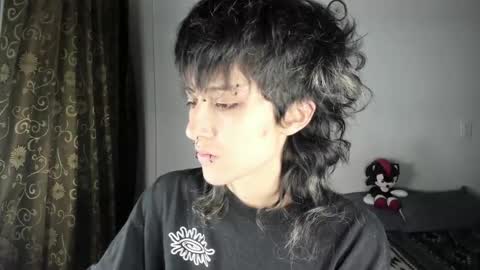 Snapshot of ottoyan_ chatting on 11/17/25, 02:06 Otto 3 online show from 11/17/25, 02:06