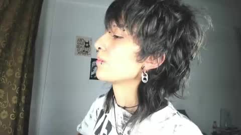 Snapshot of ottoyan_ chatting on 12/16/25, 12:37 Otto 3 online show from 12/16/25, 12:37