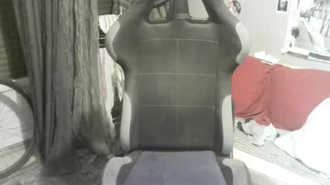 ouinnybis195625 online show from 12/19/25, 08:49