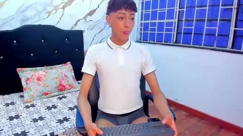 Snapshot of owen_sexy25 chatting on 09/17/25, 10:55 sexy owen online show from 09/17/25, 10:55