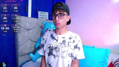 Owen  Independent model  online show from 12/31/24, 12:11