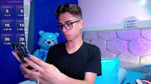 Owen  Independent model  online show from 02/13/25, 10:43