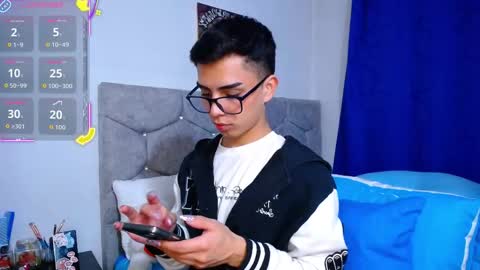 Owen  Independent model  online show from 11/07/25, 03:28