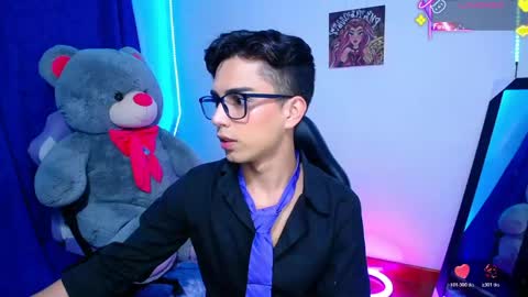 Owen  Independent model  online show from 06/04/26, 12:22