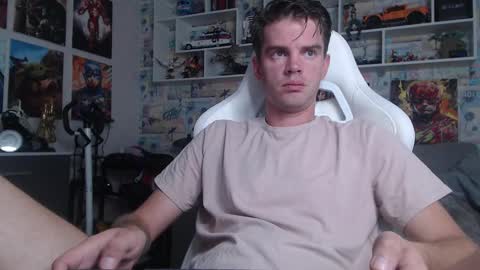 Snapshot of oxmikexo chatting on 09/15/25, 10:48 Mike online show from 09/15/25, 10:48