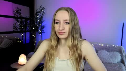 Oxy Foxie online show from 04/15/26, 12:01