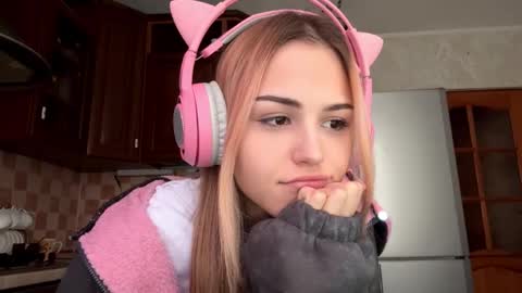 Snapshot of ozellagranville chatting on 02/08/26, 07:12 Eva online show from 02/08/26, 07:12