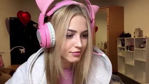 Snapshot of ozellagranville chatting on 02/15/26, 07:21 Eva online show from 02/15/26, 07:21